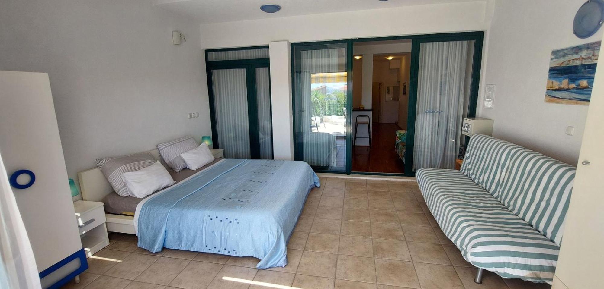 Jarak Center * Makarska